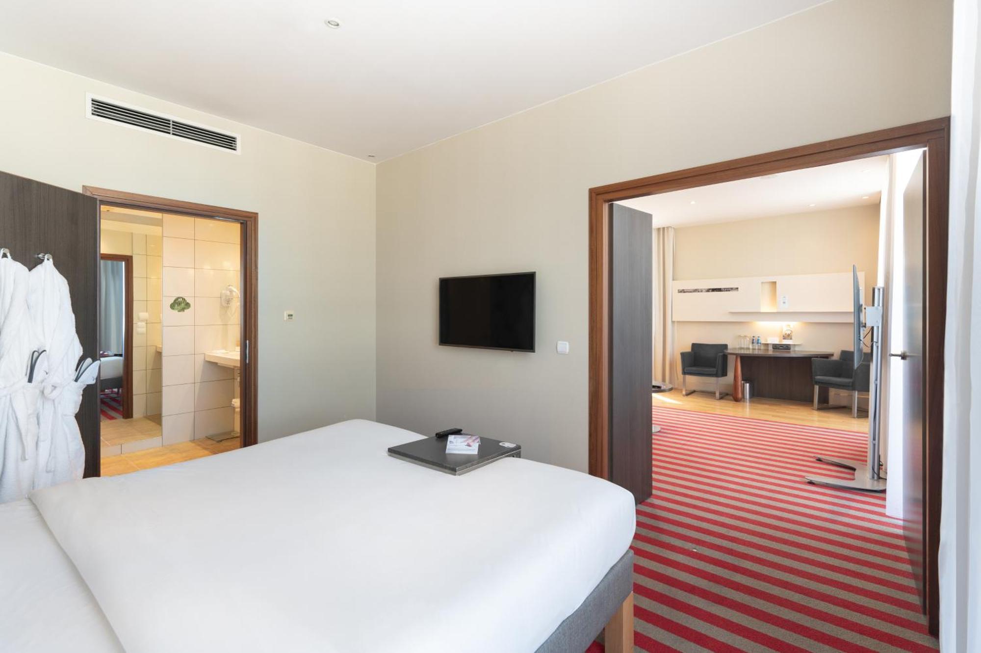 Mercure Warszawa Grand Esterno foto